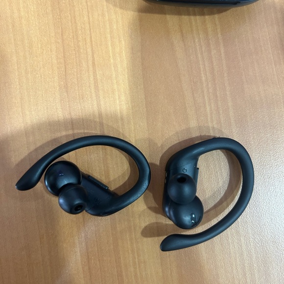 Powerbeats pro good used - Picture 3 of 3